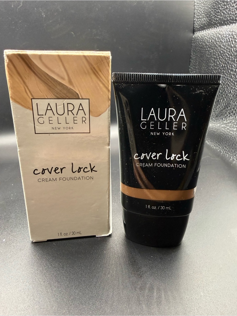 Laura Geller New York Cover Lock Cream Foundation. - shade deep